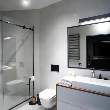 Hanza Tower Silver 22 & Pool Apartamento *