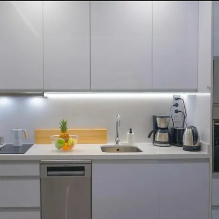 Hanza Tower Silver 22 & Pool